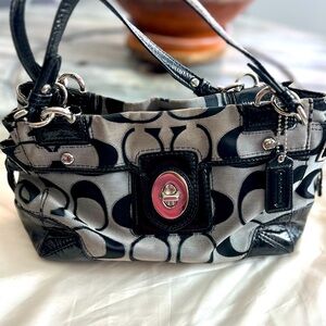Coach - Black Signature Peyton tote bag